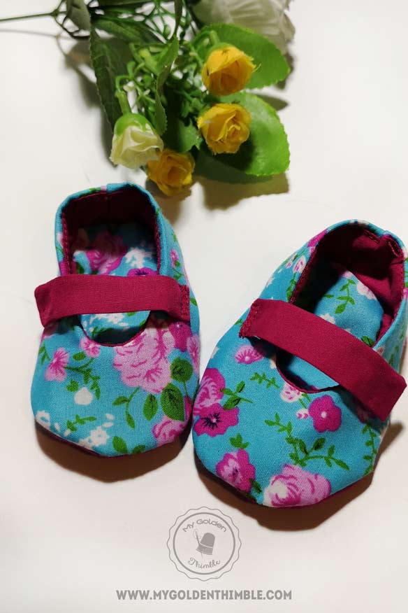 Baby Shoes Sewing Pattern for baby girls. Download this and other cute and easy baby girl sewing patterns here. #sewing #babysewingpatterns #sewingtutorials