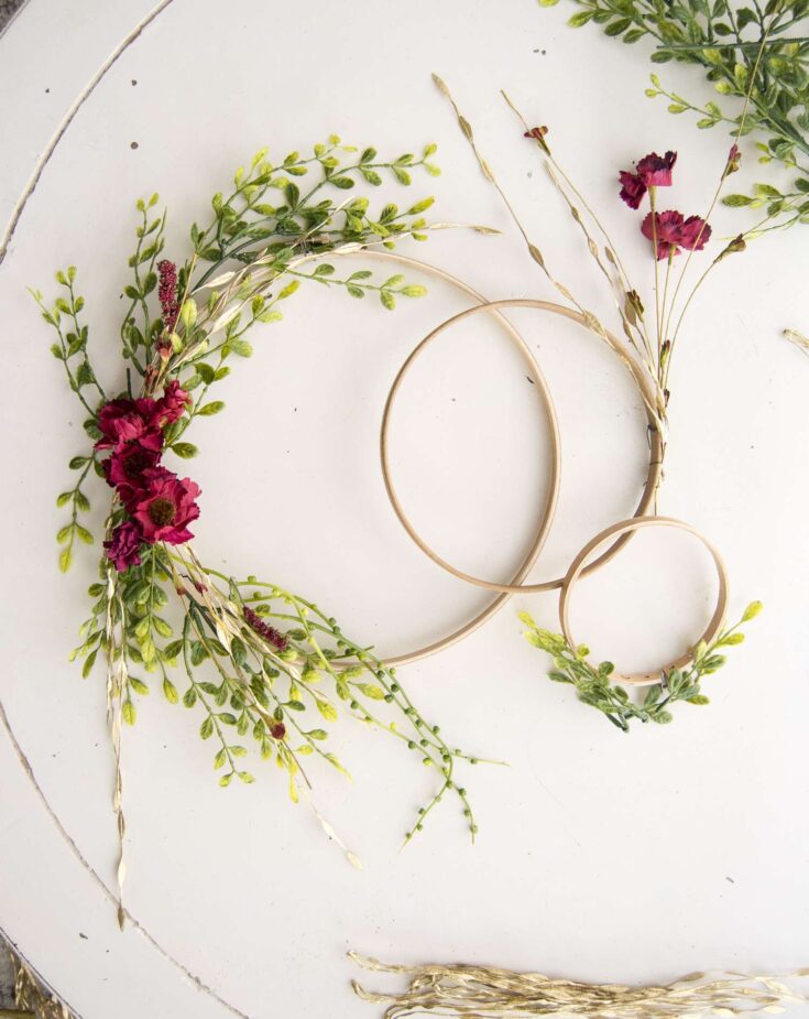 Hoop Wreath with flowers. Diy valentines day decorations