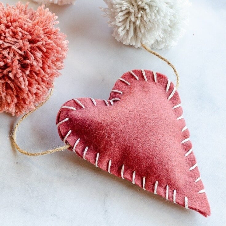 felt hearts garland. Diy valentines day decorations