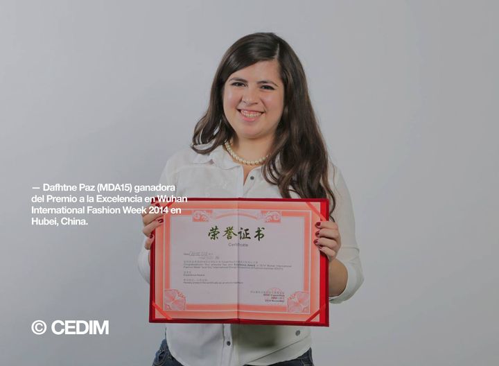 Dafhtne gets award in Wuhan Fashion Week