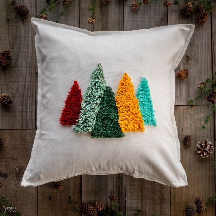 easy diy christmas pillow made with yarn