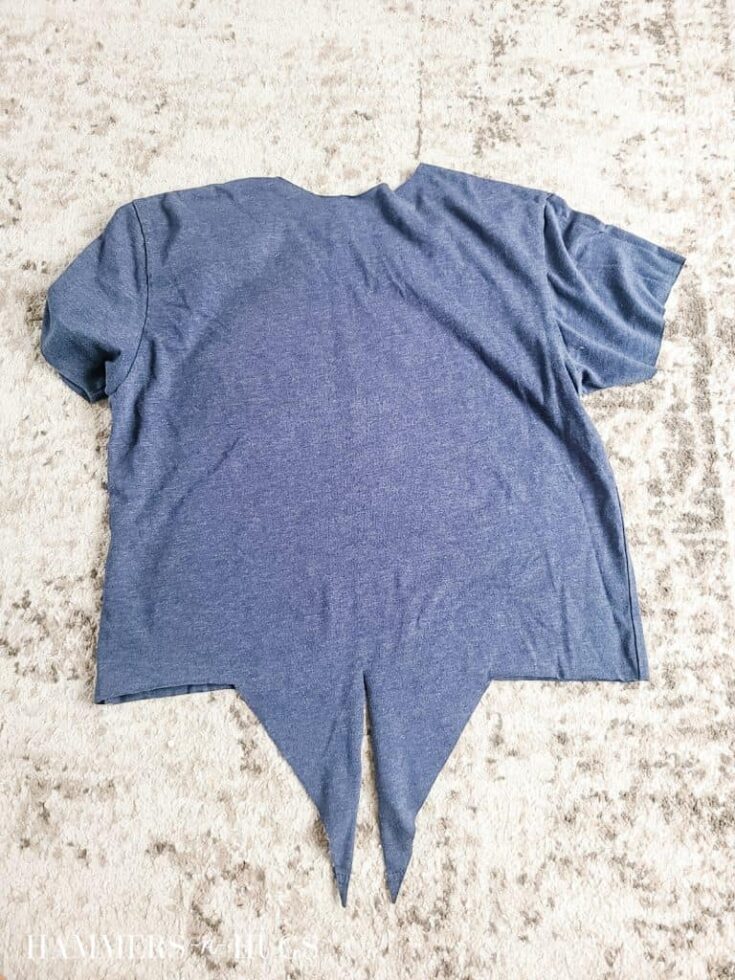 t-shirt with cuts on the hem